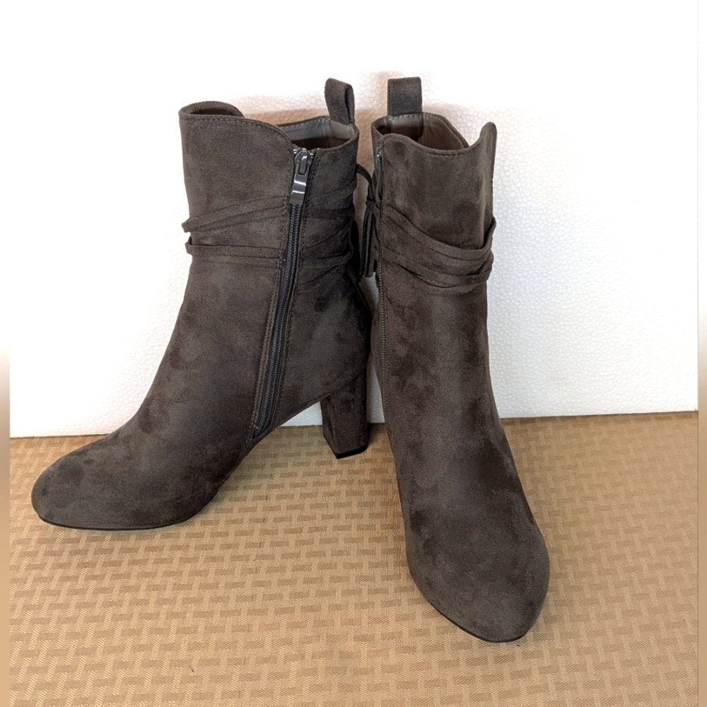 Grey Heeled Boots with Chunky Heel and Side-Zip